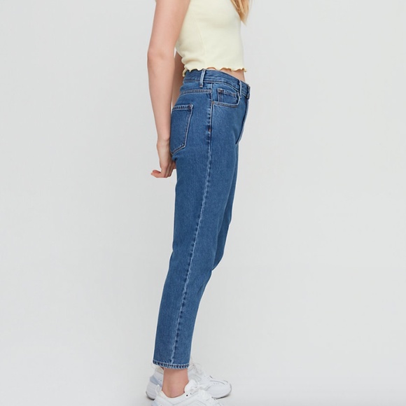 Aritzia Matilda High-Waisted Mom Jeans in 4 - Picture 3 of 10
